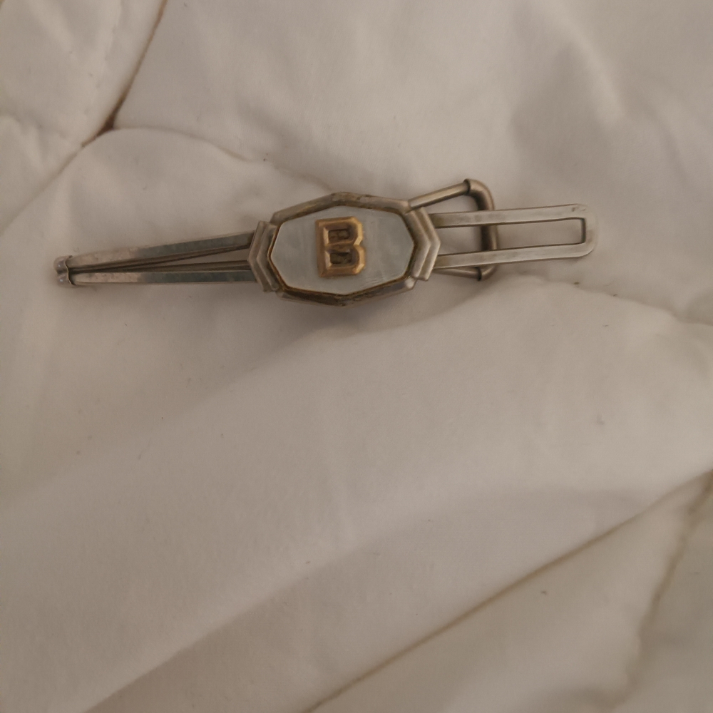 Silver Hair Accessory with Vintage Design
